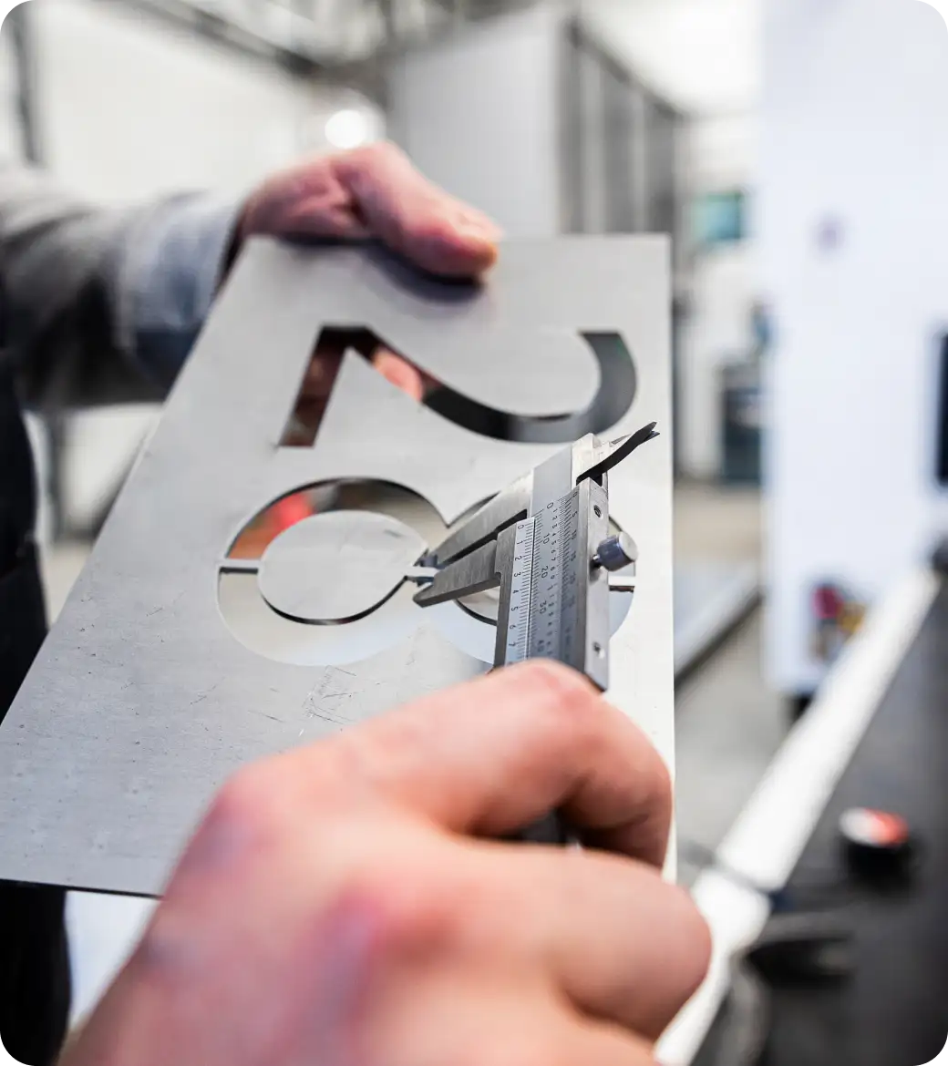 Imagen de <span class='text-ditsa-Primary-Verde-2'>Precisión, velocidad y cero errores</span> con nuestro servicio de <span class='text-ditsa-Primary-Verde-2'>Corte Láser</span>