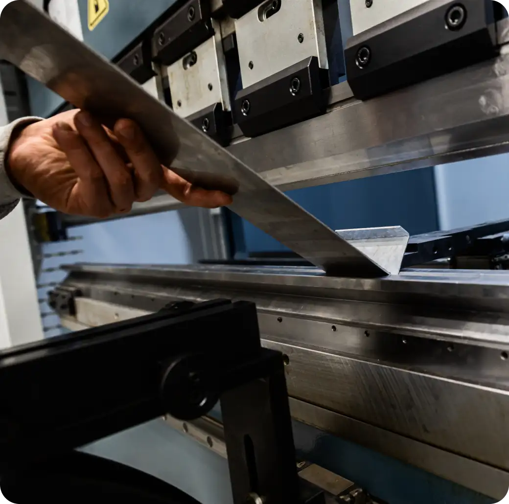 Imagen de <span class='text-ditsa-Primary-Verde-2'>Evita contratiempos</span> con <span class='text-ditsa-Primary-Verde-2'>corte y doblado</span> de alta precisión