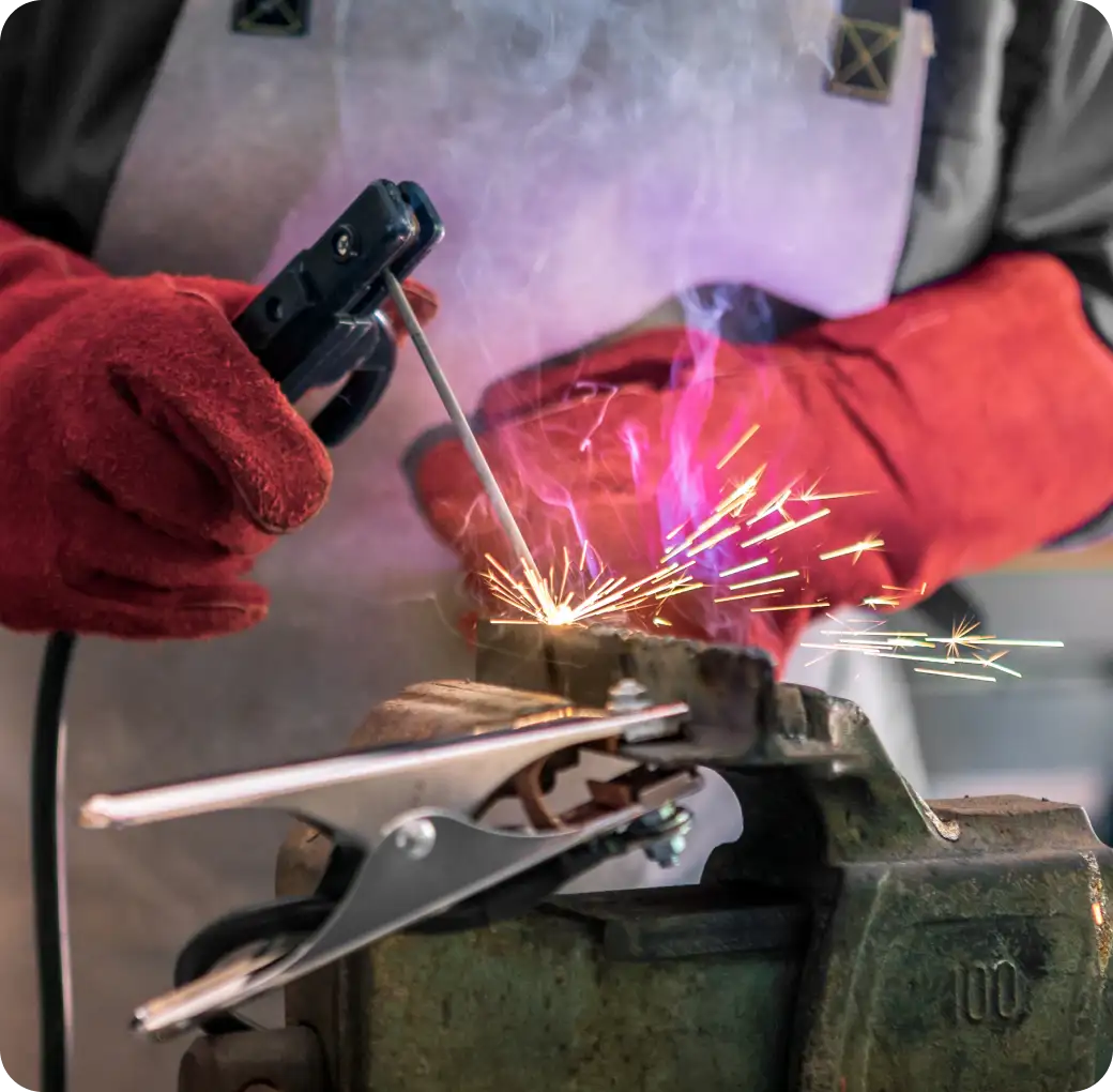 Imagen de ¿Qué es la Soldadura con Electrodo Revestido y cuándo se recomienda?